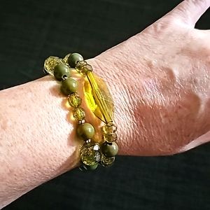 Set of 2 Plastic Green Beaded Stretch Bracelets 💙